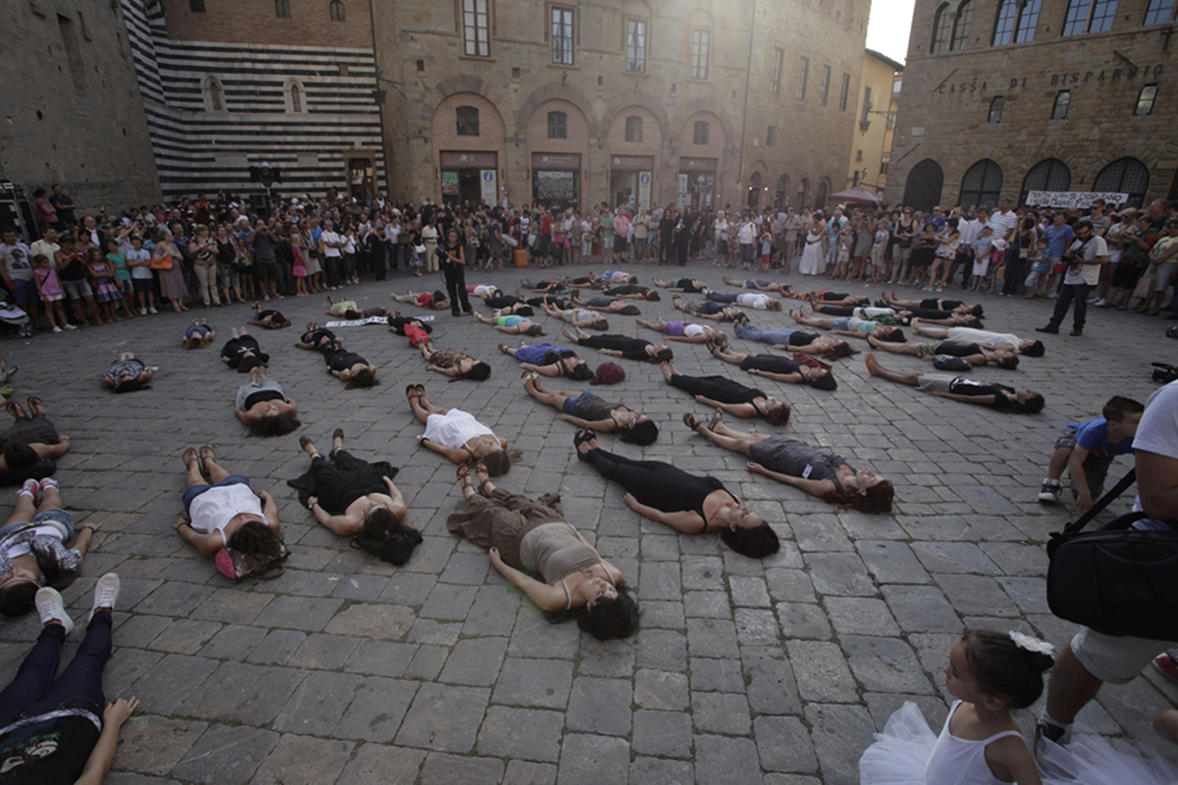 una scena di "Mercuzio non vuole morire" Compagnia della Fortezza - foto di Futura Tittaferrante