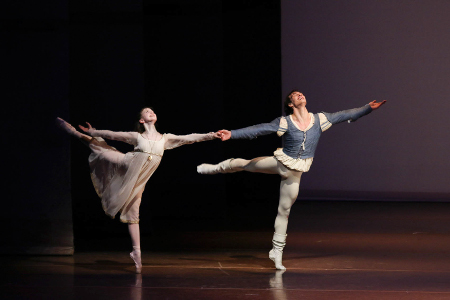 Jacopo Bellussi e Emilie Mazoń in Romeo e Giulietta - foto di Holger Badekow