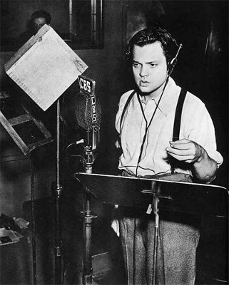 Orson Welles legge La Guerra dei Mondi - foto www.war-of-the-worlds.co.uk