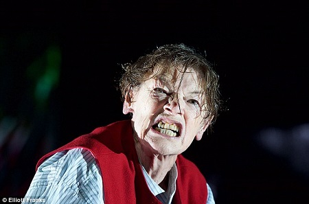 Glenda Jackson è King Lear. Foto di Manuel Harlan