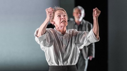 Glenda Jackson è King Lear. Foto di Manuel Harlan