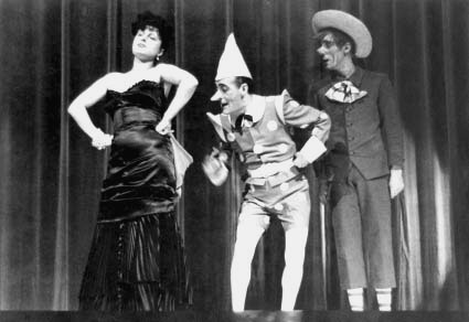 In Volumineide con Anna Magnani e Mario Castellani, 1942
