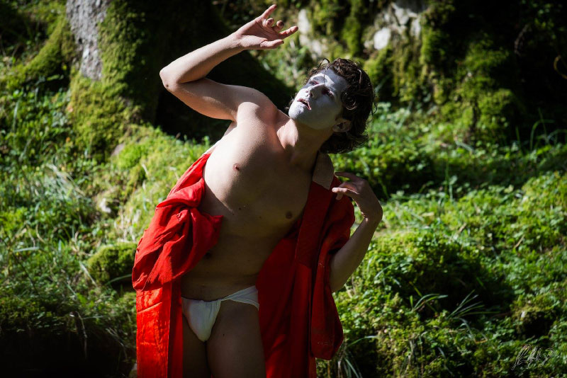 damiano-fina-corso-di-danza-butoh-sul-monte-summano.jpg
